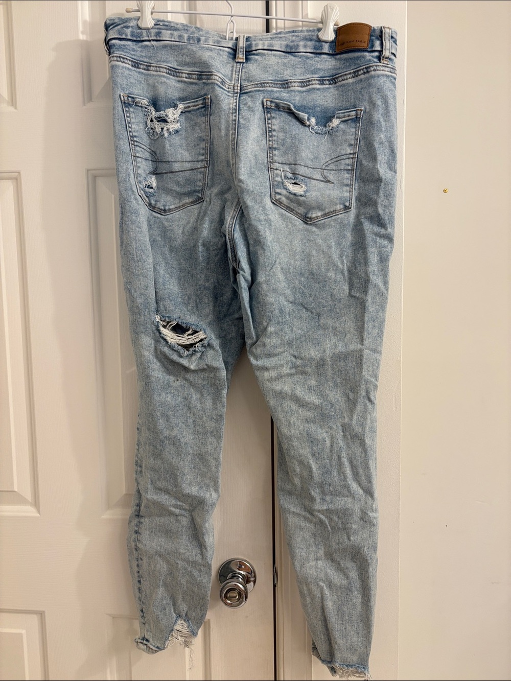 American Eagle Outfitters Light Blue Ripped Skinny Jeans - Picture 6 of 7